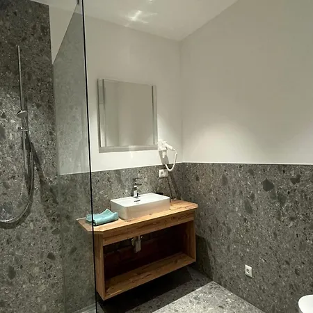 Apartment In Stubaital Near Ski Lift, Cleaning Included شقة *